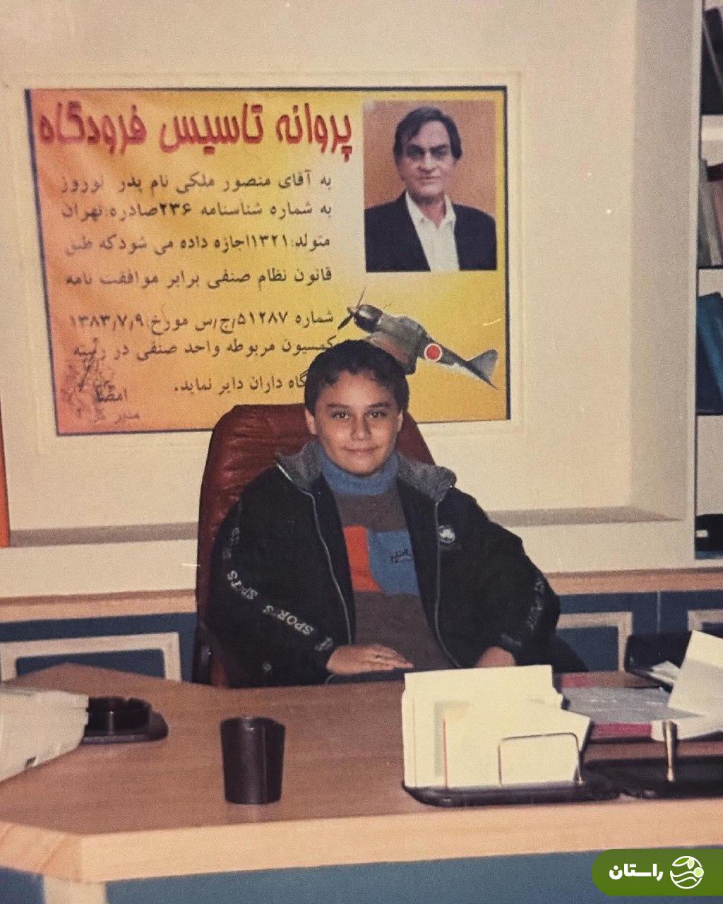 عکس | جواد عزتی ۲۰ سال پیش در پشت صحنه سریال «کمربند‌ها را محکم ببندیم»