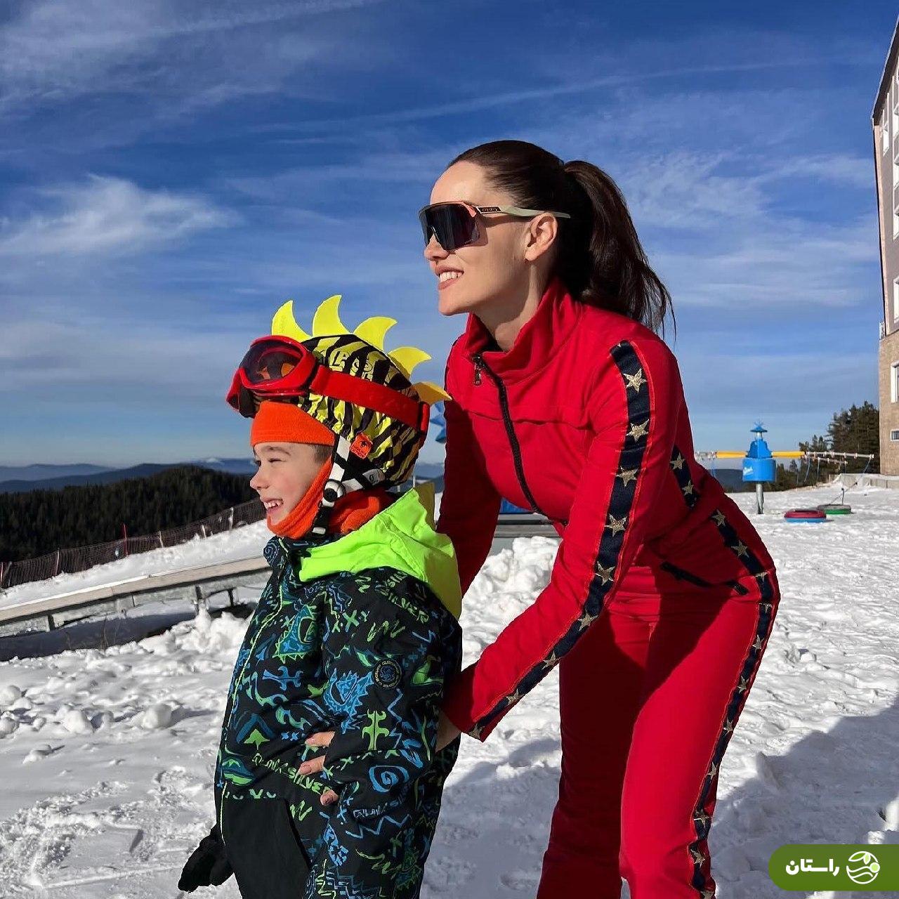 تصاویر |‌ تعطیللات زمستانی فحریه اوجن به همراه همسر و فرزندانش