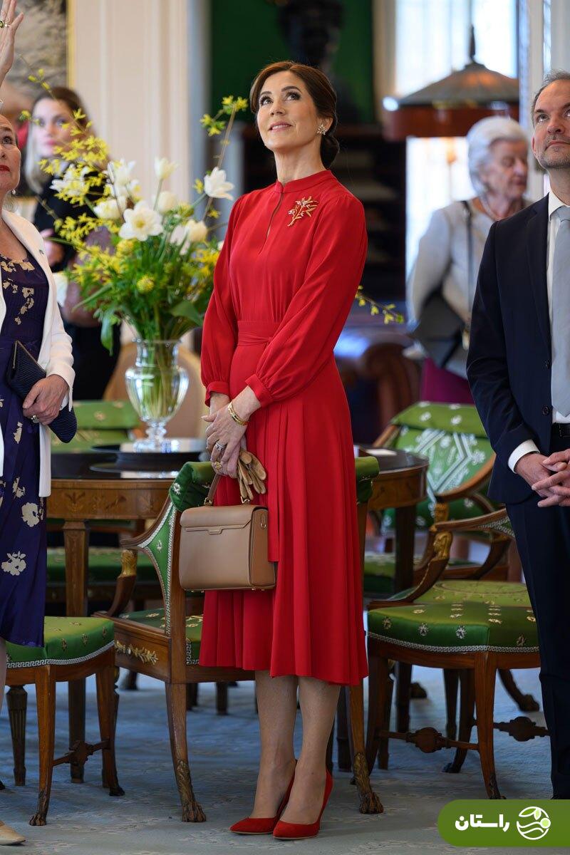 تصاویر | سبک پوشش قرمز کریسمسی «ملکه دانمارک»