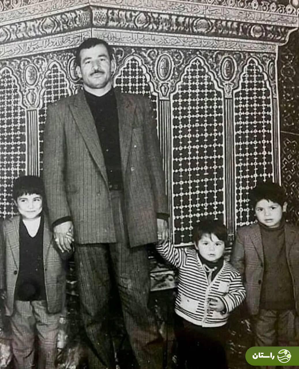 عکس | تصویر قدیمی از علی دایی کنار پدرش