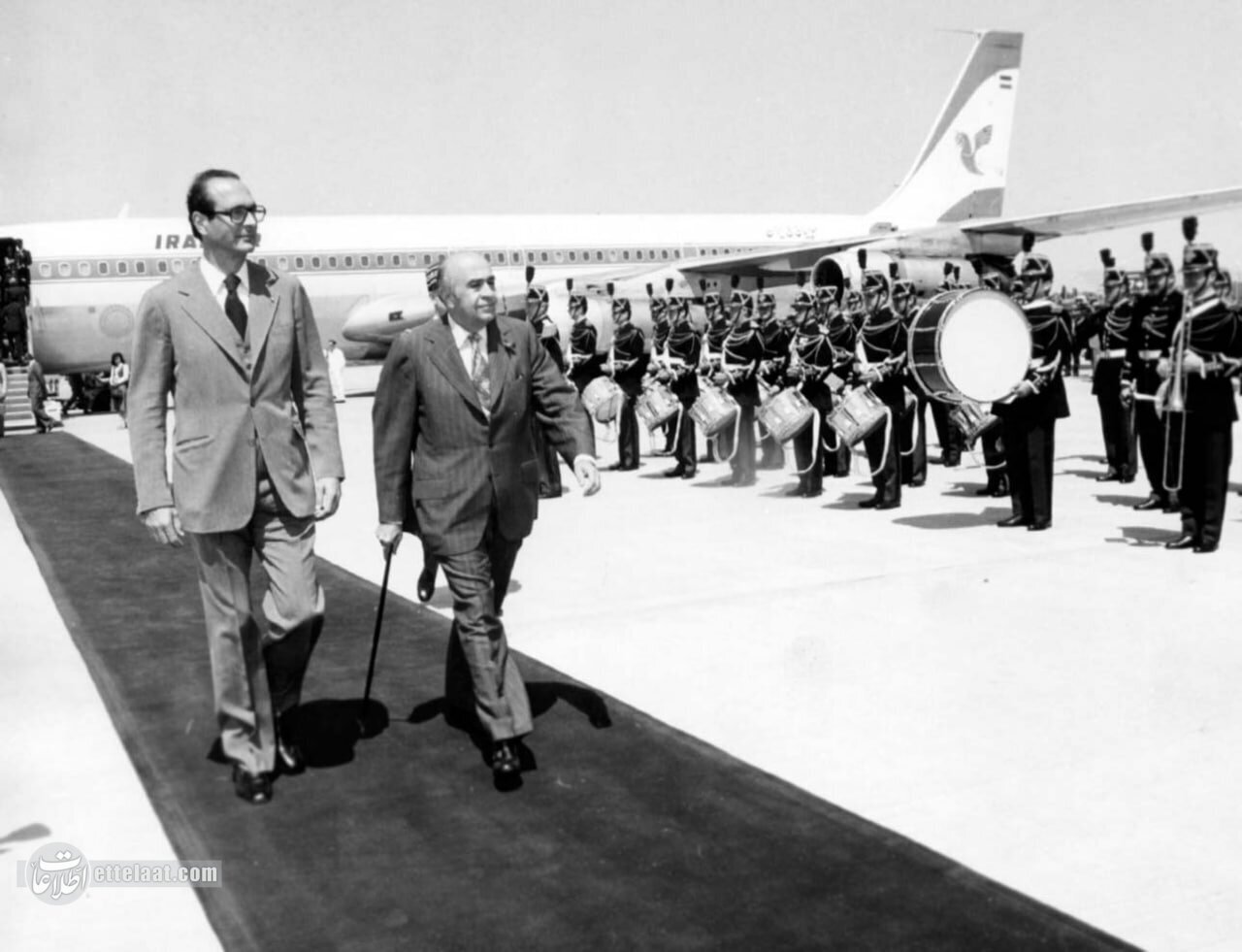 عکس‌های تاریخی منتشرنشده از سفر ۵۰ سال پیش ژاک شیراک به تهران و دیدار با شاه و هویدا