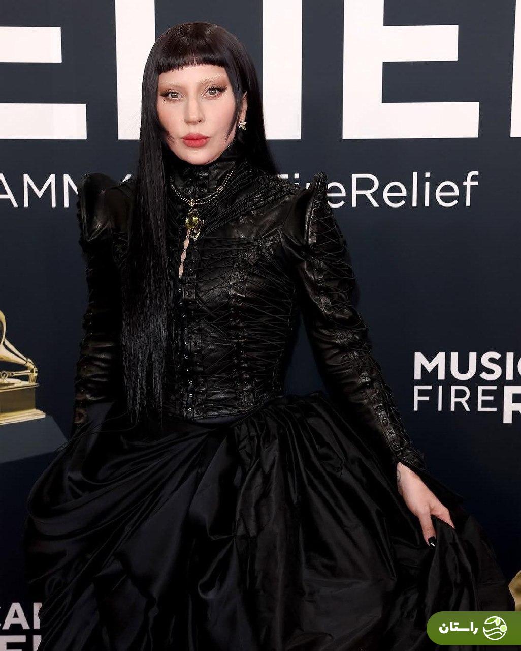 تصاویر | لیدی گاگا با ابروی بلوند در مراسم گرمی