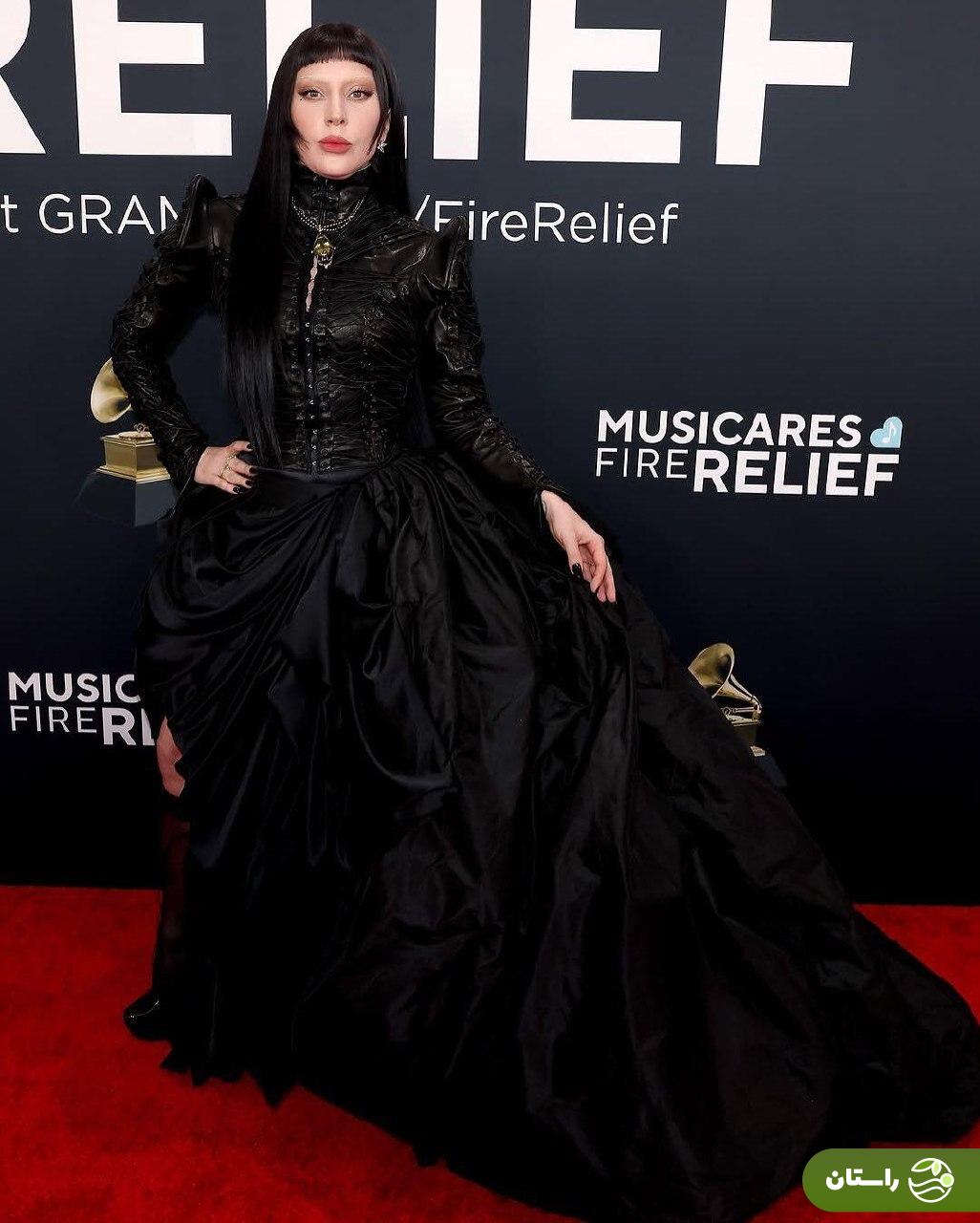 تصاویر | لیدی گاگا با ابروی بلوند در مراسم گرمی