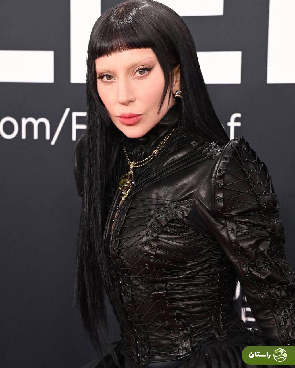 تصاویر | لیدی گاگا با ابروی بلوند در مراسم گرمی