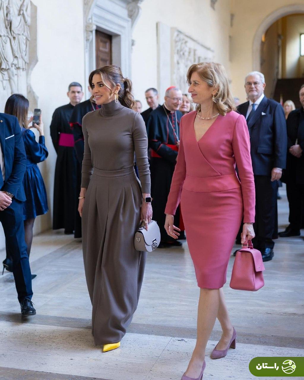 ملکه رانیا اردن با لباسی صورتی از اسکار د لا رنتا ملکه رانیا اردن با لباسی صورتی از اسکار د لا رنتا