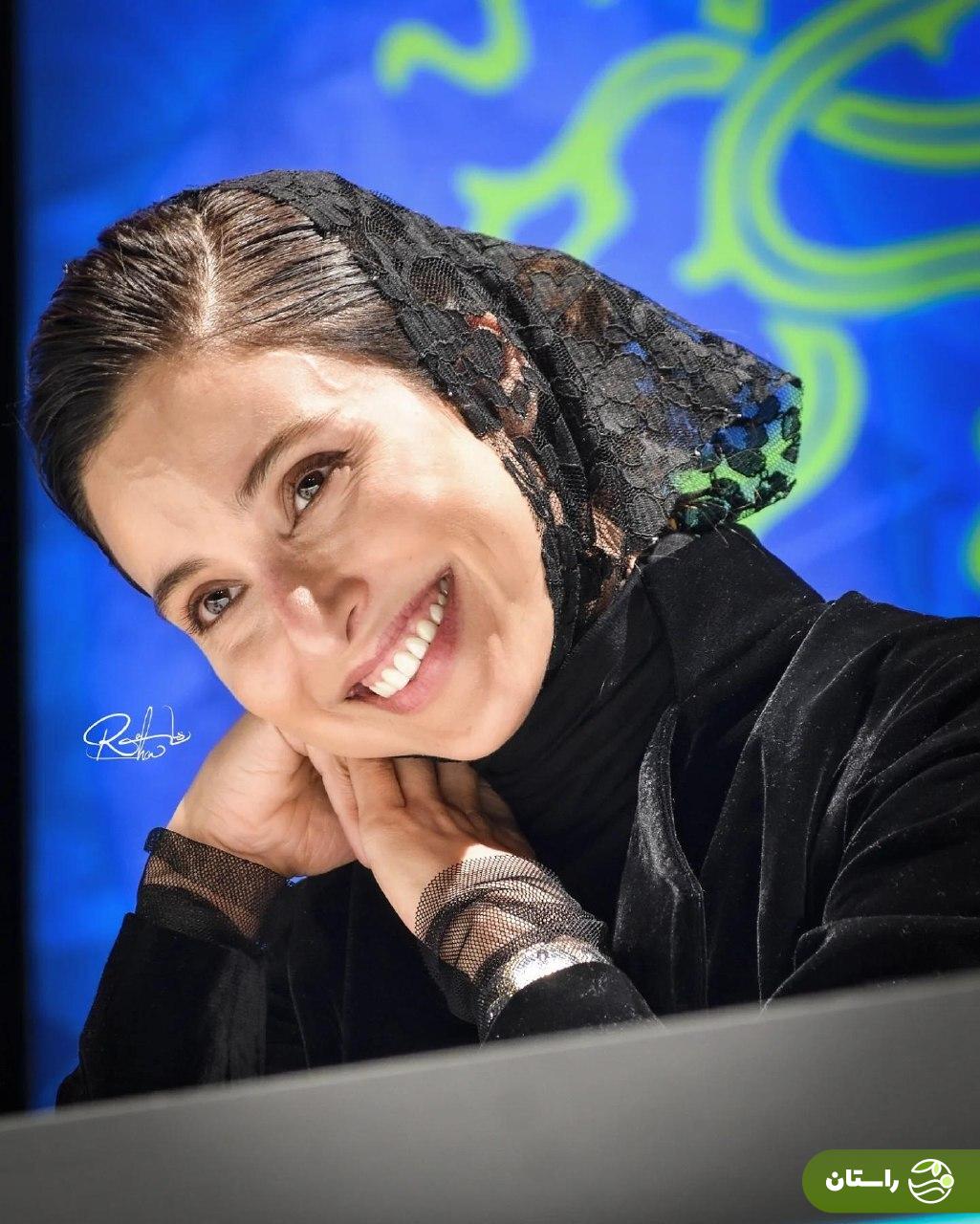 تصاویر | ژست‌های متفاوت سارا بهرامی و آناهیتا افشار در جشنواره فیلم فجر