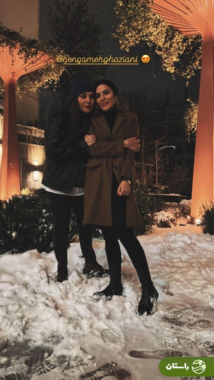عکس | دیدار هنگامه قاضیانی و سحر دولتشاهی در شب برفی