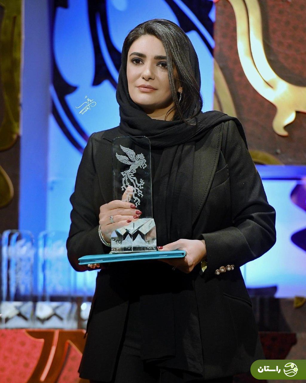 تصاویر | لیندا کیانی، برنده سیمرغ بازیگر مکمل زن در حاشیه اختتامیه جشنواره فجر