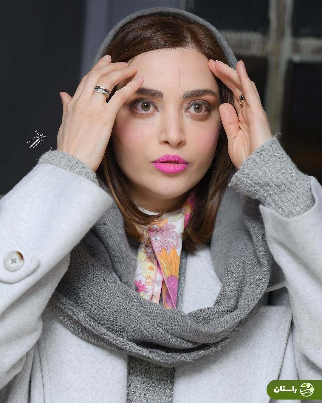 تصاویر | ژست‌ها و استایل بهنوش طباطبایی در نمایشگاه عکس ثمره بختیاری