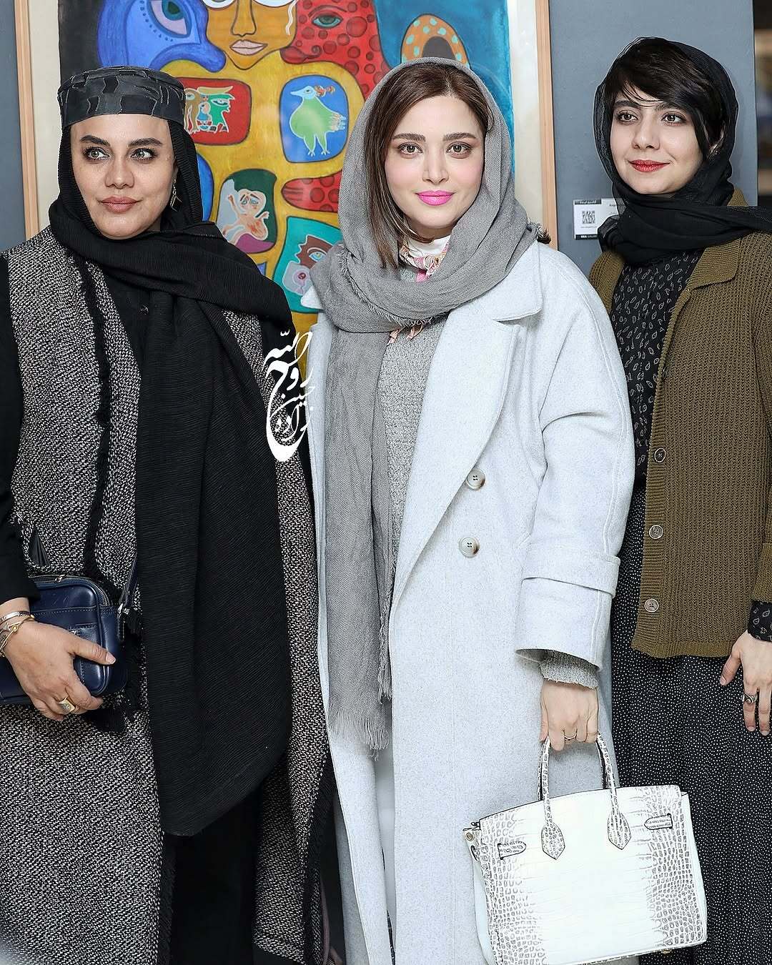 تصاویر | ژست‌ها و استایل جدید بهنوش طباطبایی در نمایشگاه عکس ثمره بختیاری