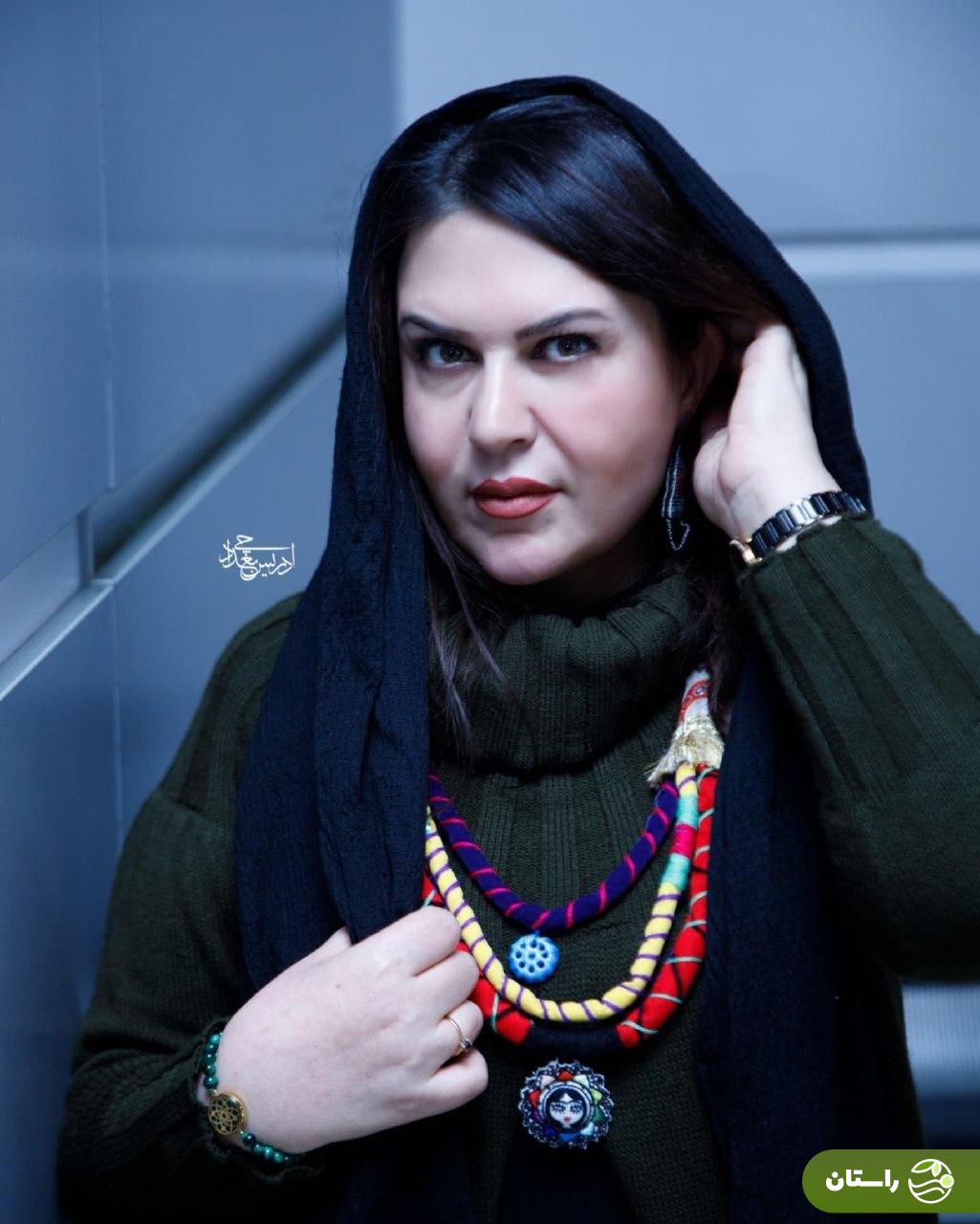 تصاویر | ژست‌های گیتی قاسمی در اکران فیلم پروین اعتصامی