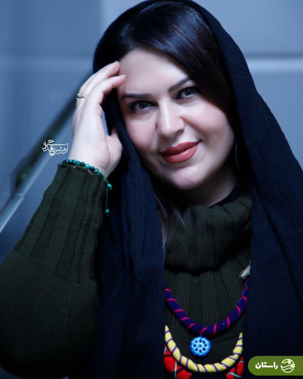 تصاویر | ژست‌های گیتی قاسمی در اکران فیلم پروین اعتصامی