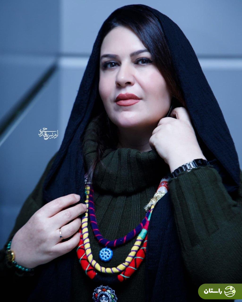 تصاویر | ژست‌های گیتی قاسمی در اکران فیلم پروین اعتصامی