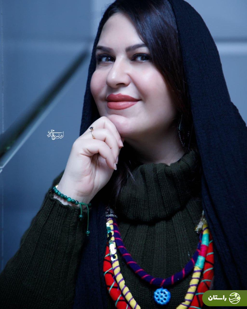 تصاویر | ژست‌های گیتی قاسمی در اکران فیلم پروین اعتصامی