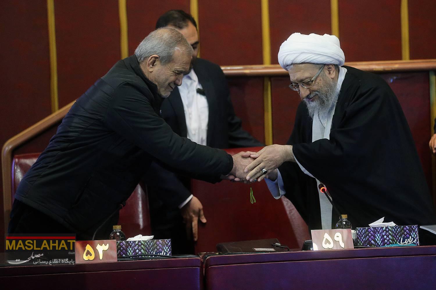 تصاویری از پزشکیان، جلیلی و احمدی‌نژاد در یک جلسه