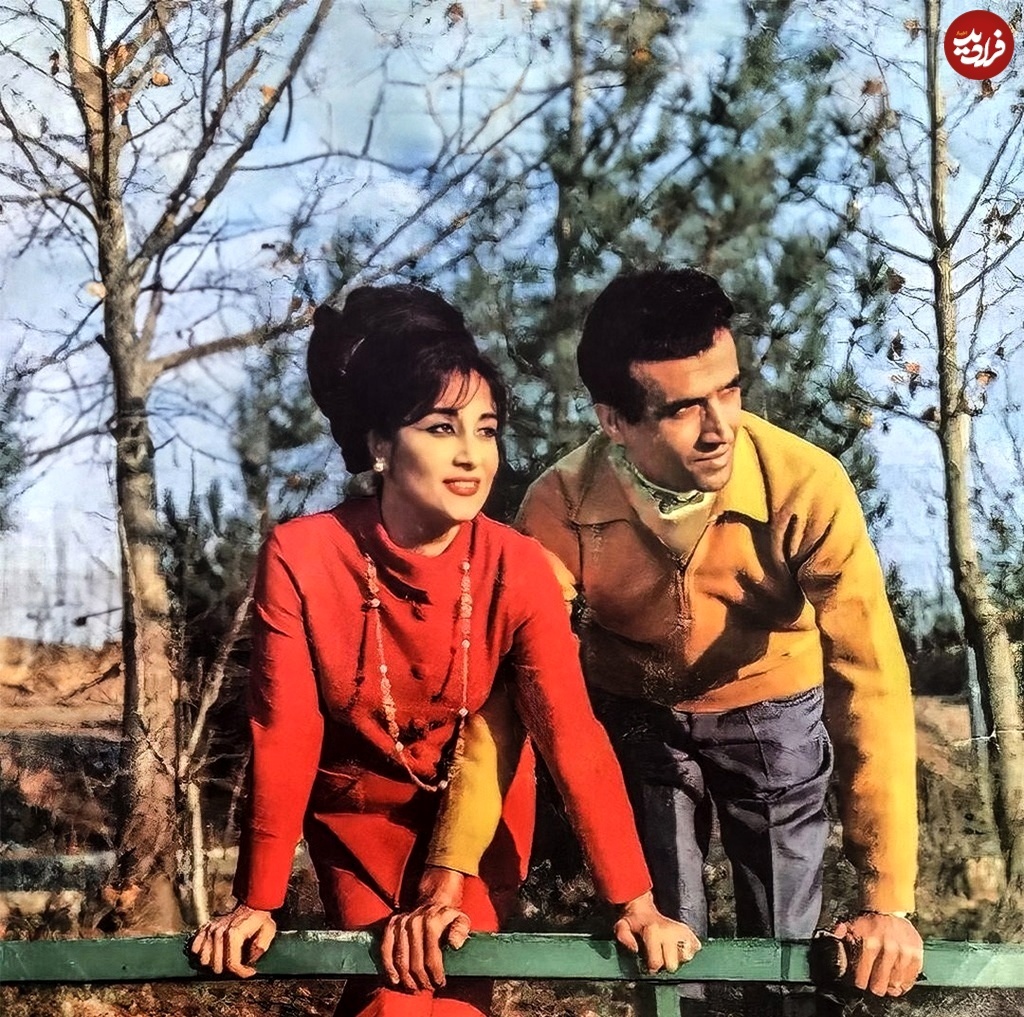 عکس  جالب از «پرویز یاحقی و حمیرا» در پارک ساعی؛ سال ۱۳۴۹