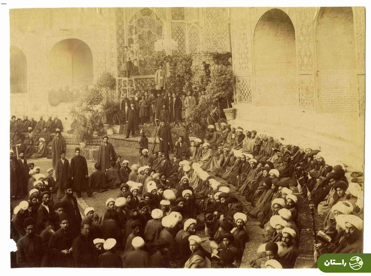 (عکس) سفر در زمان؛ عزاداری روحانیون در کنار پیکر ناصرالدین شاه پس از قتل (عکس) سفر در زمان؛ عزاداری روحانیون در کنار پیکر ناصرالدین شاه پس از قتل