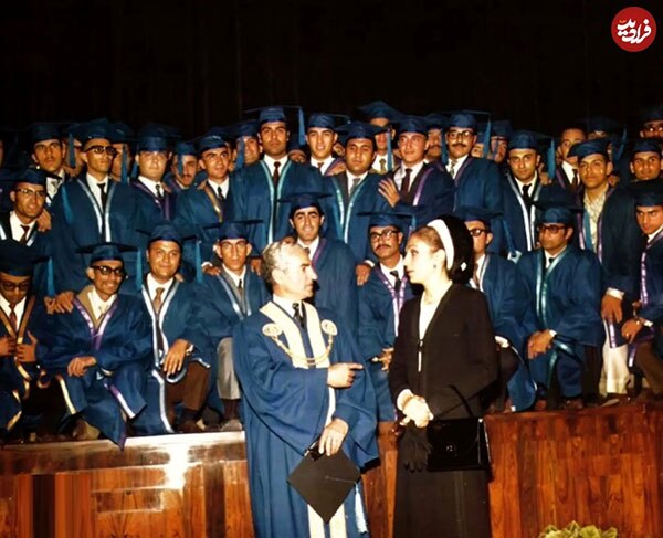 عکس | تونل زمان؛ شاه و فرح در دانشگاه شریف در سال ۴۹