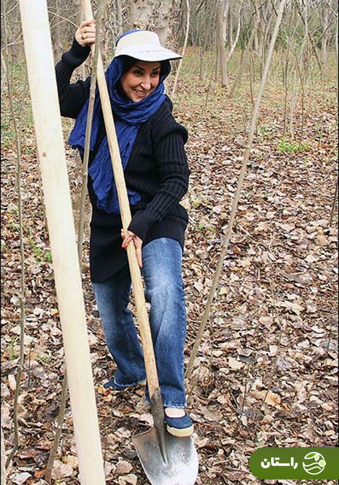 تصاویر | تونل زمان؛ گوهر خیراندیش، مرجانه گلچین، بیتا سحرخیز و شهره سلطانی با بیل و آبپاش در سال ۹۲ تصاویر | تونل زمان؛ گوهر خیراندیش، مرجانه گلچین، بیتا سحرخیز و شهره سلطانی با بیل و آبپاش در سال ۹۲