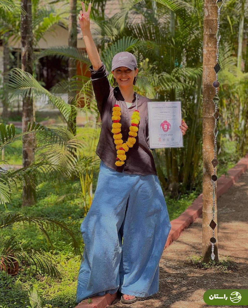 تصاویر | پردیس احمدیه مربی یوگا شد