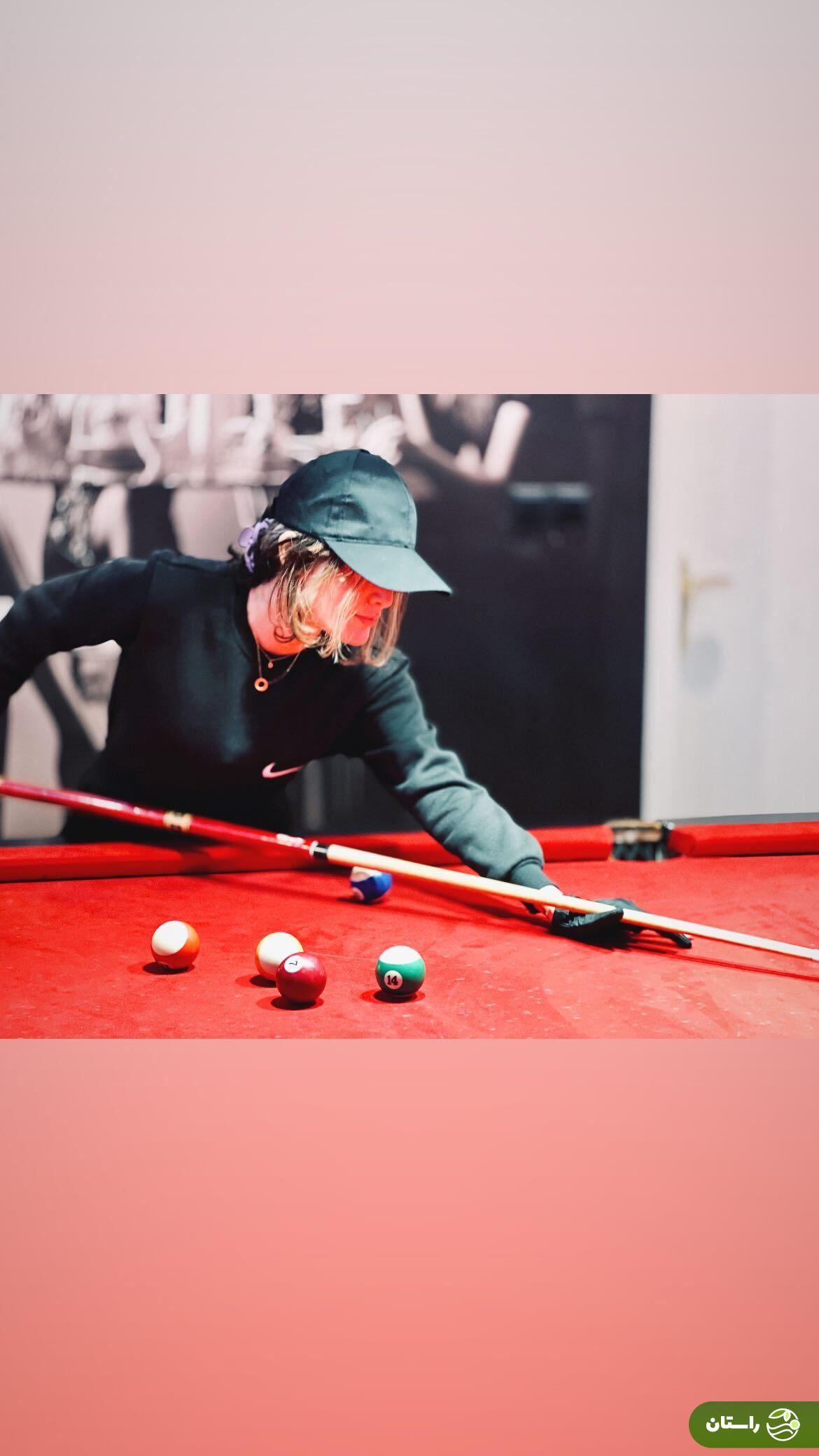 عکس‌ | بیلیارد بازی «غزاله اکرمی» بازیگر نقش «سوجان»