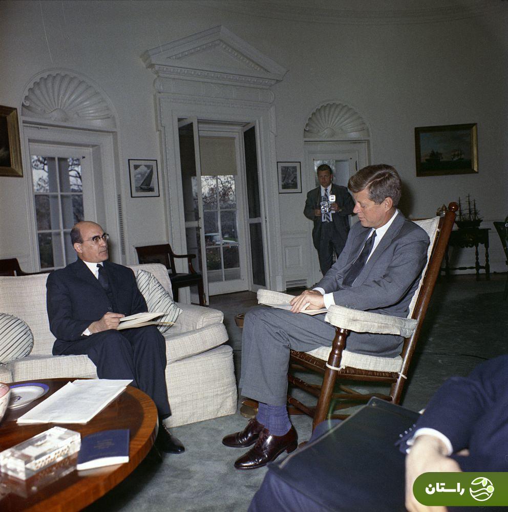 عکس | تونل زمان؛ دیدار سفیر ایران با جان اف کندی، رئیس جمهور آمریکا در سال ۱۳۴۱
