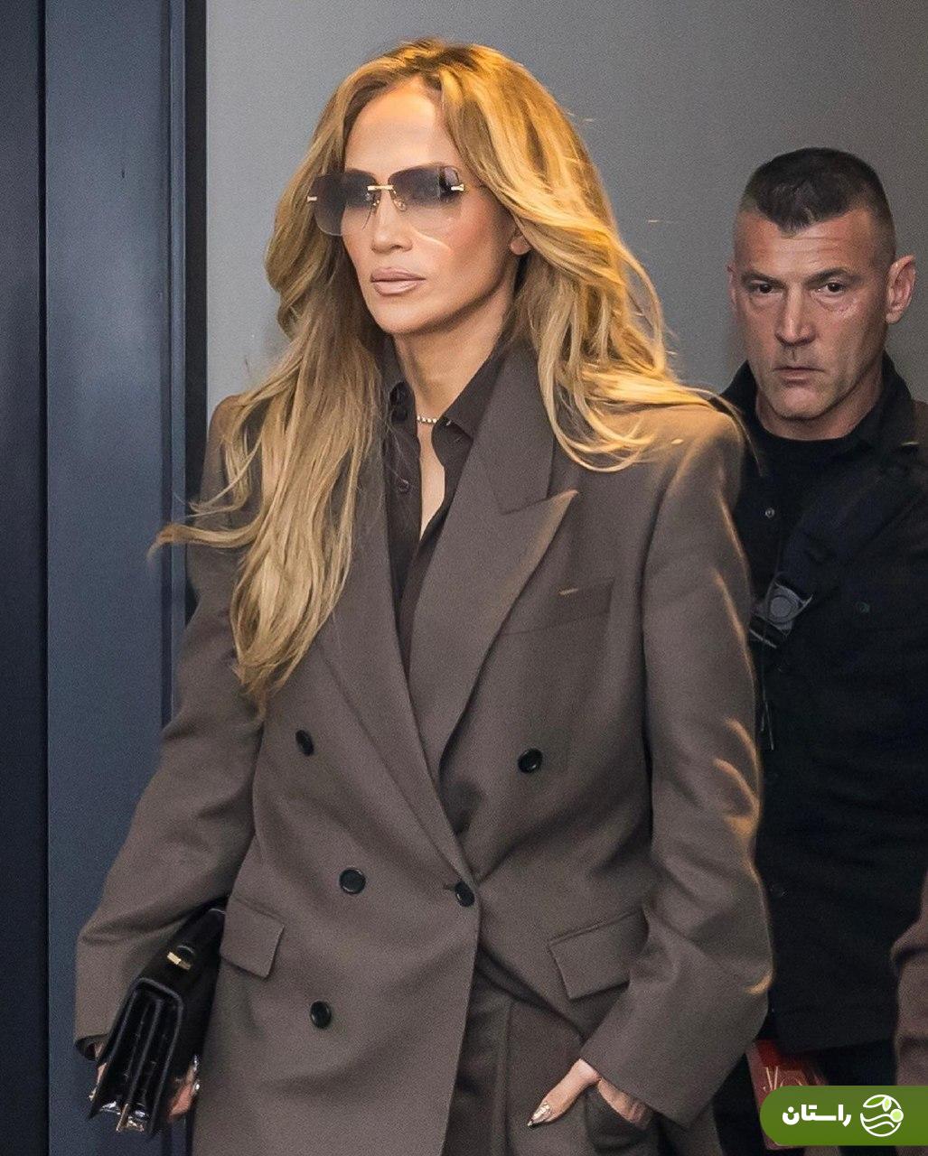 تصاویر | جنیفر لوپز با کت و شلوار در دبی تصاویر | جنیفر لوپز با کت و شلوار در دبی