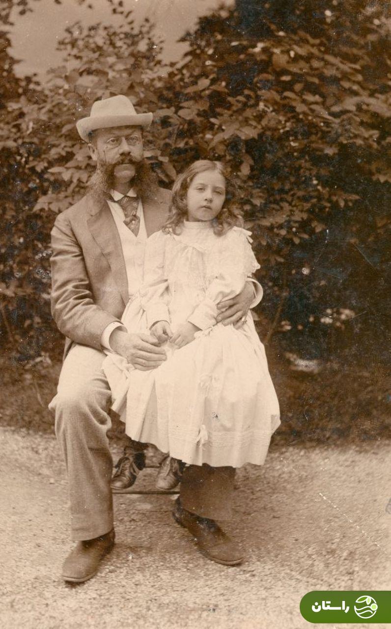 عکس | تونل زمان؛ امیل جلینک و دخترش مرسدس الهام بخش مشهورترین محصول بنز در ۱۲۵ سال پیش عکس | تونل زمان؛ امیل جلینک و دخترش مرسدس الهام بخش مشهورترین محصول بنز در ۱۲۵ سال پیش