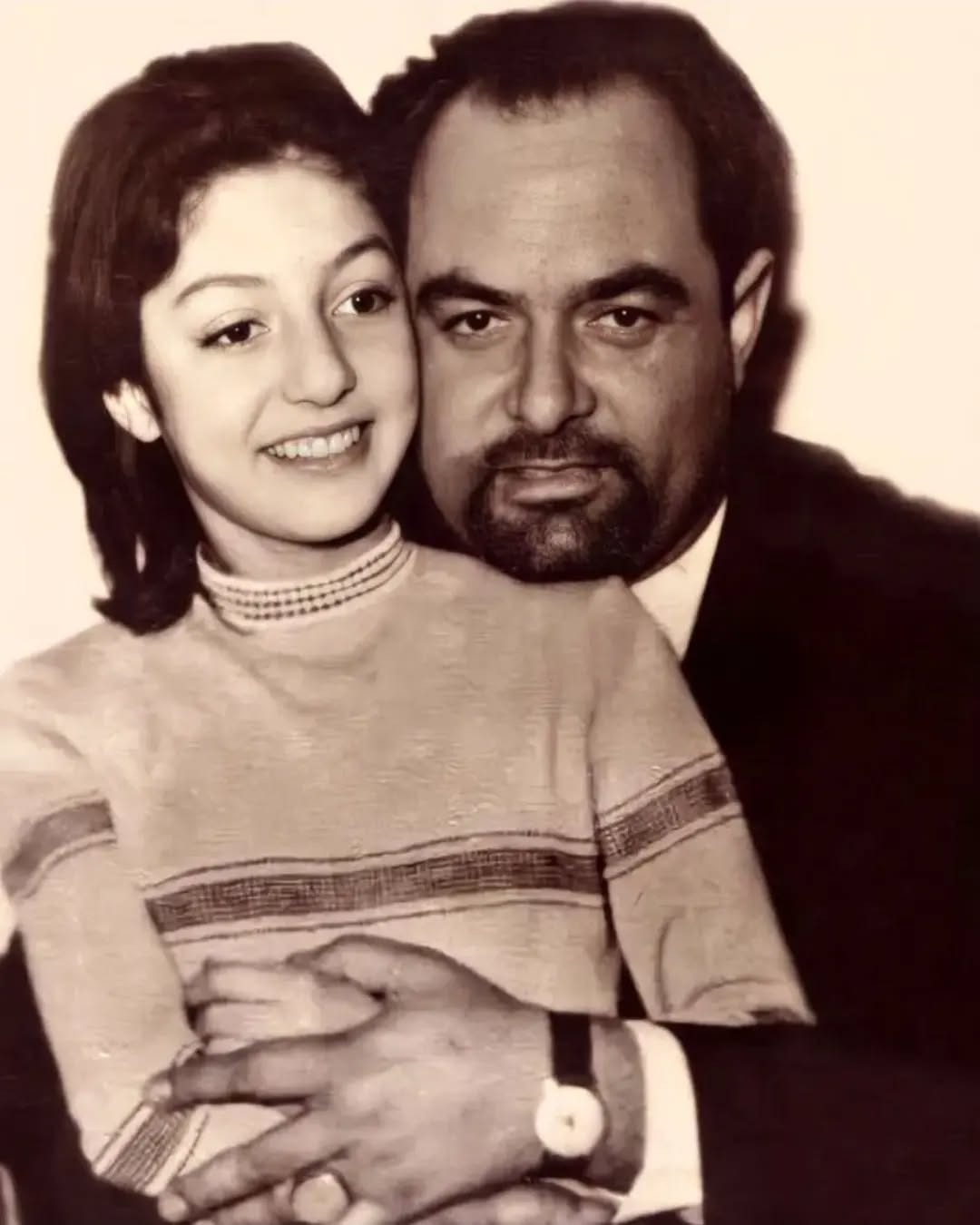 (عکس) سفر در زمان؛ کودکی گوگوش در کنار پدر بازیگرش صابر آتشین؛ دهه ۳۰