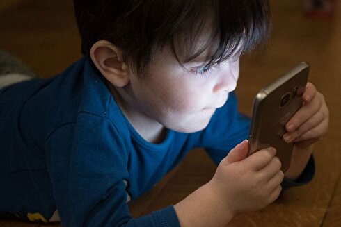 ۱۱ پیامد استفاده از تلفن همراه در سلامت کودکان
