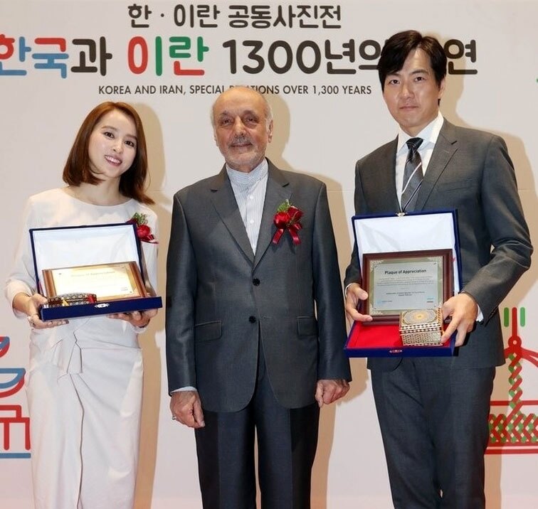 عکس دیده نشده «سوسانو» در کنار سفیر ایران در کره جنوبی