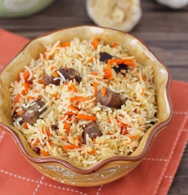 چلو گوشت هویج؛ غذایی که تبریزیها برای محرم میپزند چلو گوشت هویج؛ غذایی که تبریزیها برای محرم میپزند