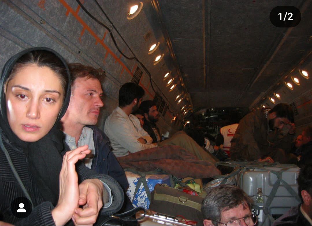 عکسهای دیده نشده از امدادرسانی هدیه تهران در زلزله بم | سالروز تولد هدیه تهرانی و بیوگرافی او عکسهای دیده نشده از امدادرسانی هدیه تهران در زلزله بم | سالروز تولد هدیه تهرانی و بیوگرافی او