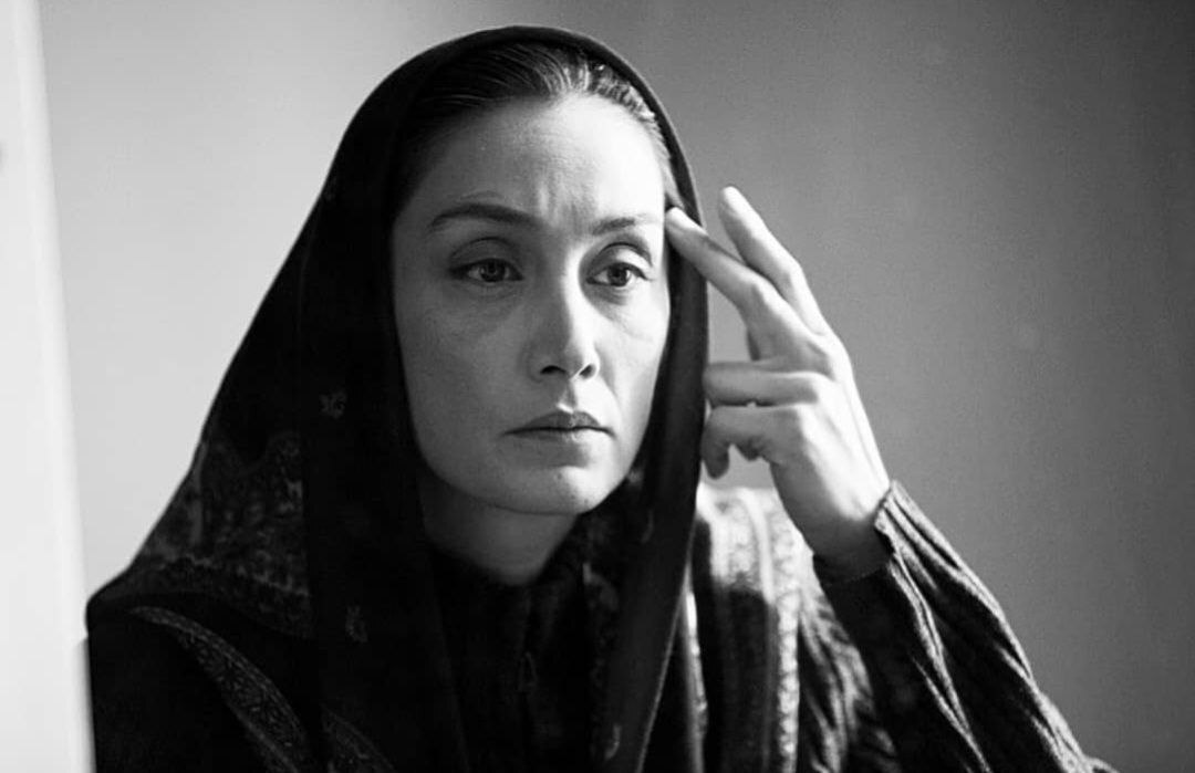 عکسهای دیده نشده از امدادرسانی هدیه تهران در زلزله بم | سالروز تولد هدیه تهرانی و بیوگرافی او عکسهای دیده نشده از امدادرسانی هدیه تهران در زلزله بم | سالروز تولد هدیه تهرانی و بیوگرافی او