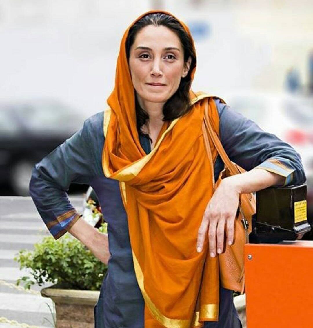 عکسهای دیده نشده از امدادرسانی هدیه تهران در زلزله بم | سالروز تولد هدیه تهرانی و بیوگرافی او عکسهای دیده نشده از امدادرسانی هدیه تهران در زلزله بم | سالروز تولد هدیه تهرانی و بیوگرافی او