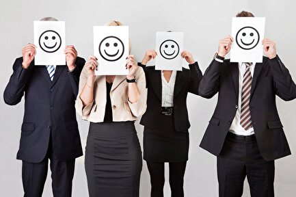 معمای خوشبختی؛ پول بیشتر ما را خوشحال می‌کند یا رضایت شغلی؟