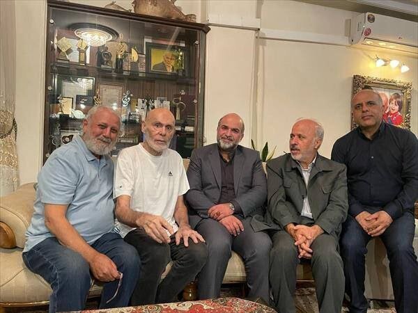 جدیدترین تصاویر جمشید هاشمپور در خانهاش جدیدترین تصاویر جمشید هاشمپور در خانهاش