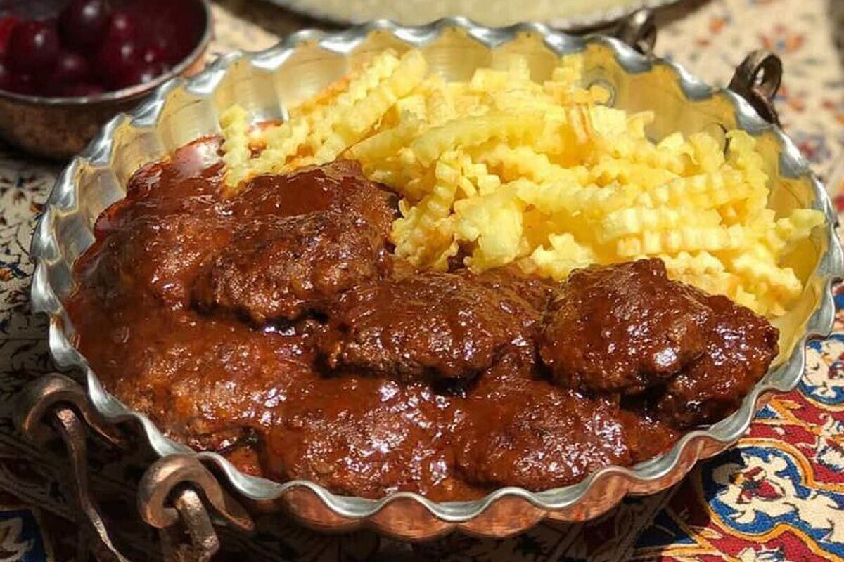 طرز تهیه آغوز کوکو؛ کوکوی و خوشمزه و اصالتا شمالی با گردو و رب انار