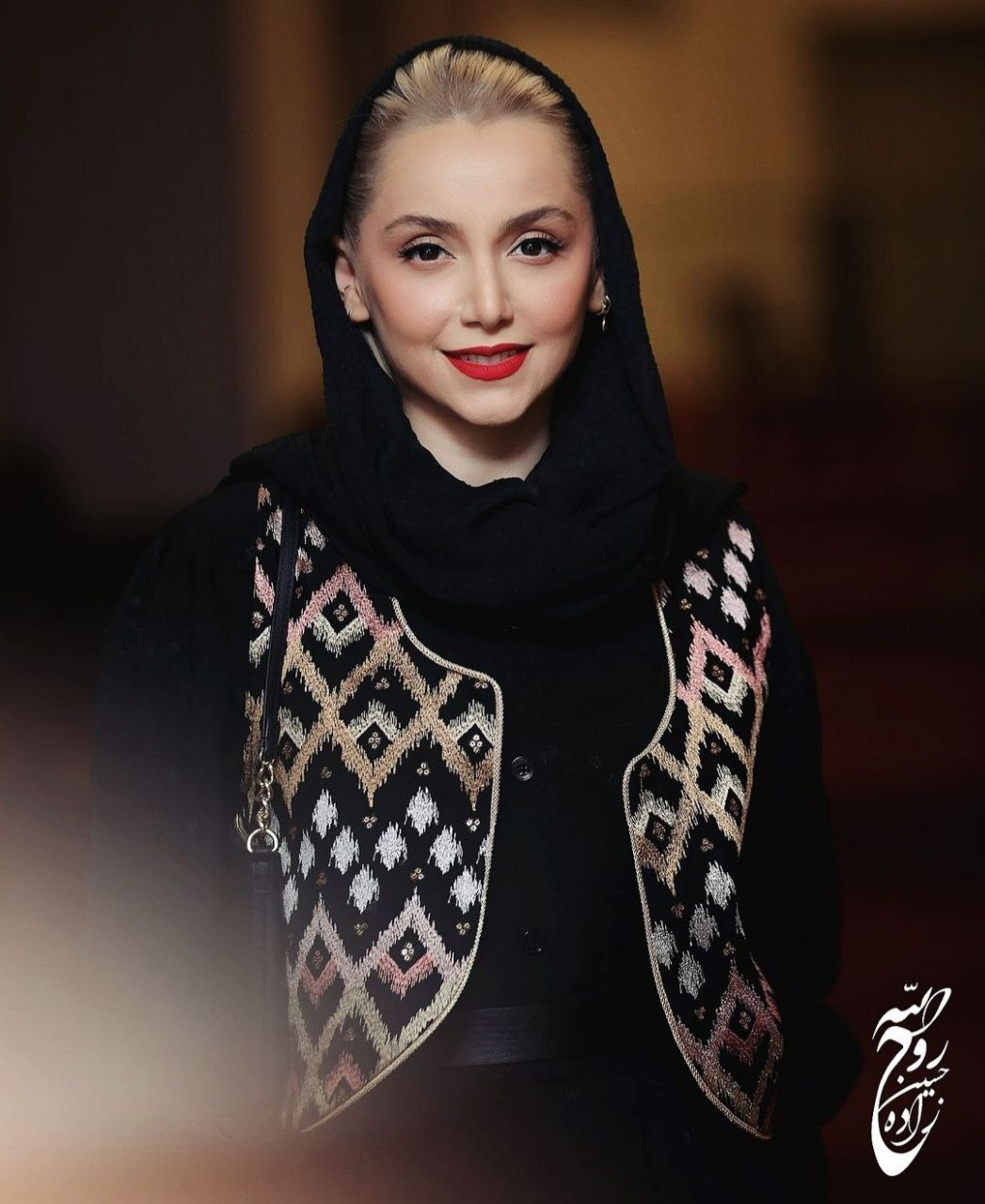 عکس و ویدئو | استایل زیبا و جذاب نازنین بیاتی در اکران خصوصی ساعت ۶ صبح