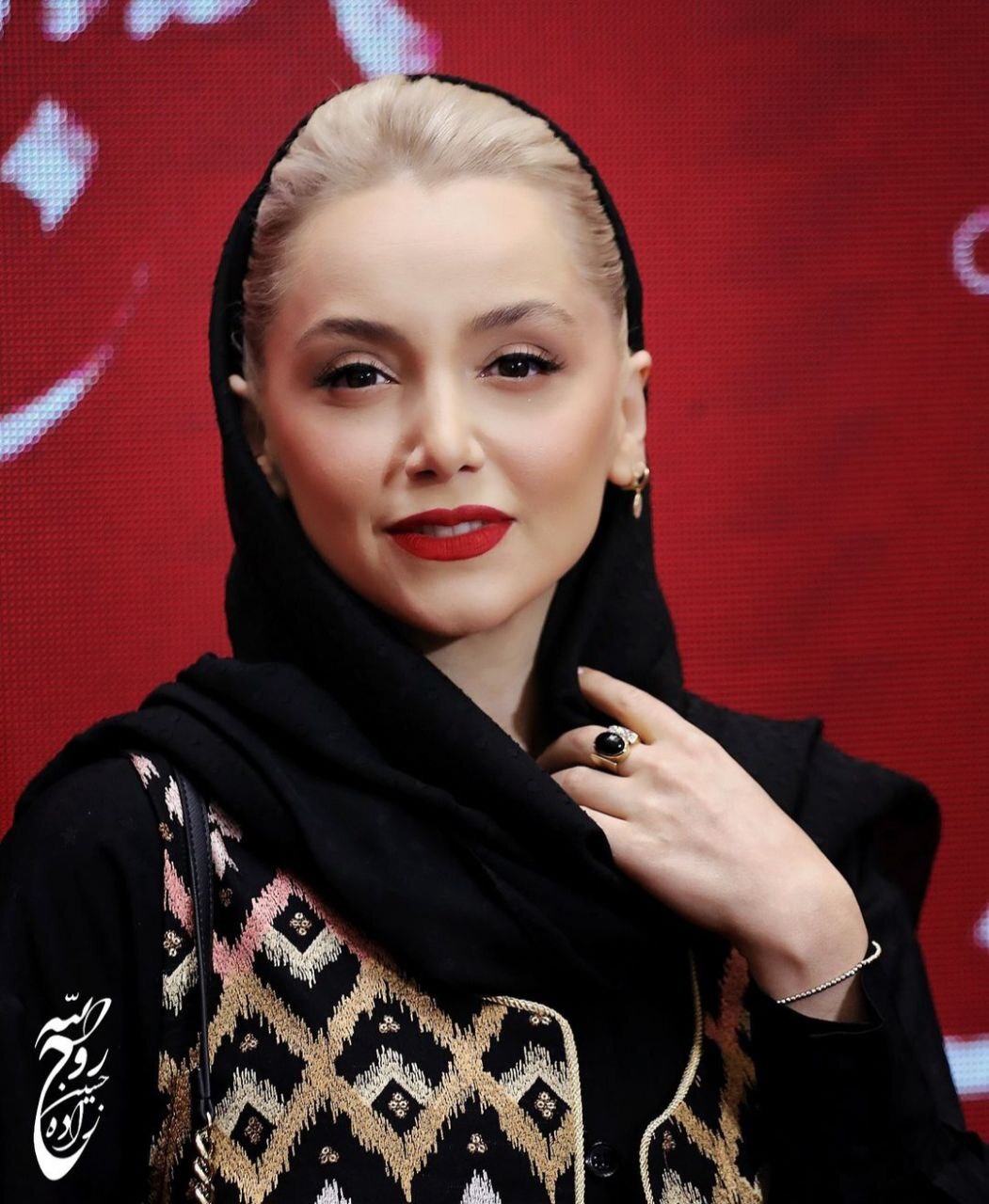 عکس و ویدئو | استایل زیبا و جذاب نازنین بیاتی در اکران خصوصی ساعت ۶ صبح