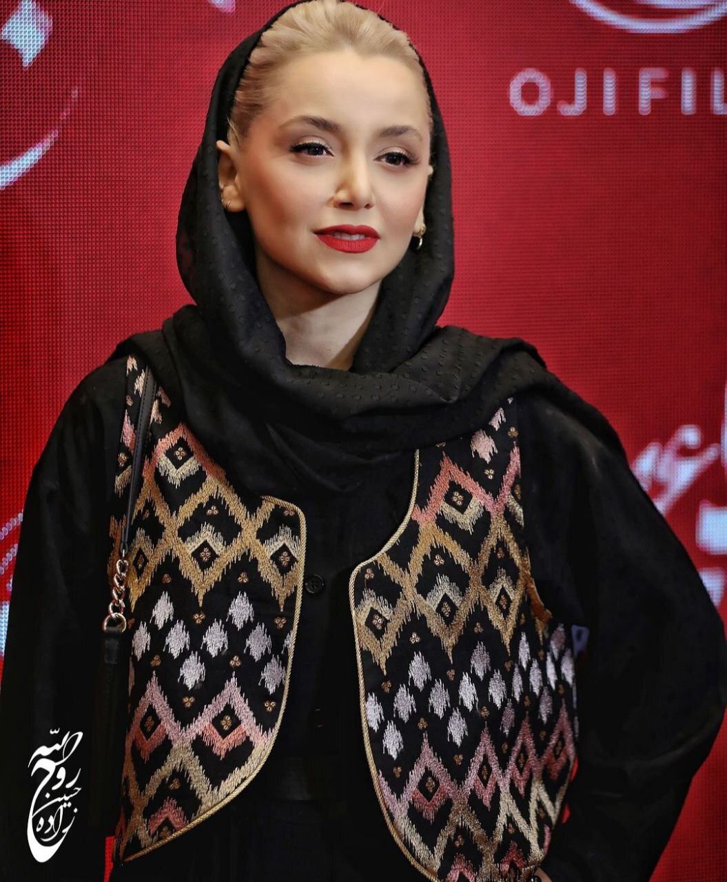 عکس و ویدئو | استایل زیبا و جذاب نازنین بیاتی در اکران خصوصی ساعت ۶ صبح