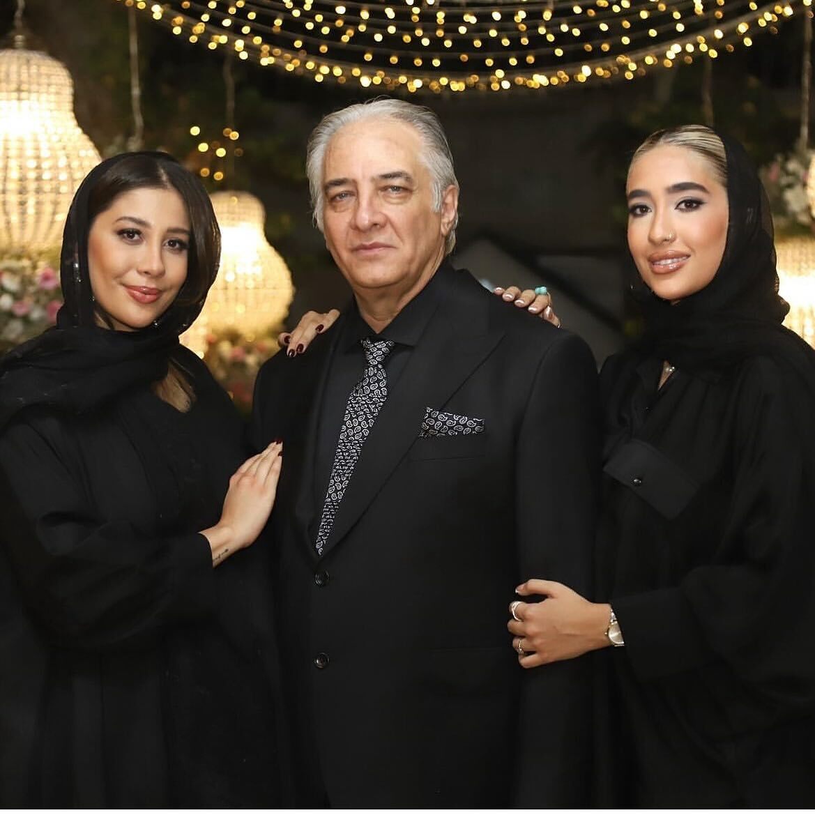 عکس جدید ایرج نوذری با دخترانش دلناز و دلربا