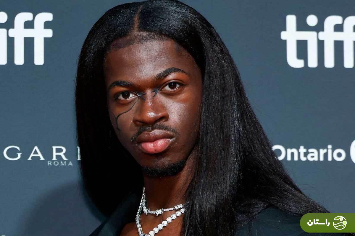 (تصویر) لیل ناز اکس (LIl Nas X) برهنه روی فرش قرمز جشنواره فیلم تورنتو آمد