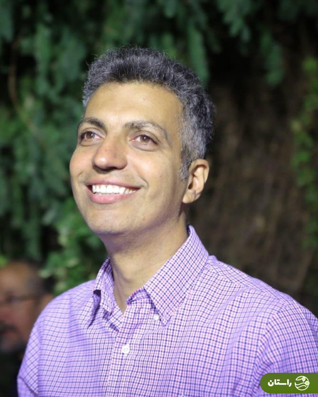 تصاویر | فردوسی‌پور سورپرایز شد؛ جمله معروف روی کیک تولد ۵۰ سالگی