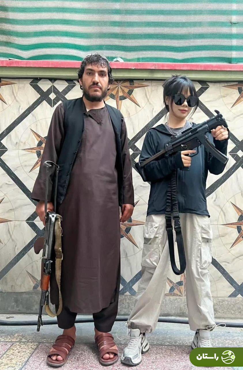 عکس | صمیمیت عجیب دخترک جوان چینی با عضو طالبان