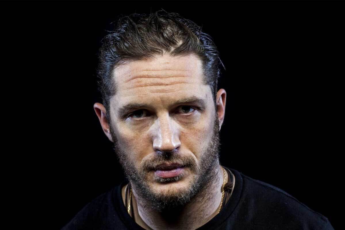 (عکس) تام هاردی (Tom Hardy) روی فرش قرمز فیلم ونوم ۳ (Venom: The Last Dance)