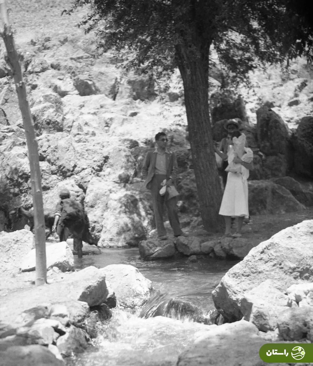 تصویری جالب از چشمهاعلای دماوند در سال ۱۳۱۷ که زمین شناس آمریکایی گرفته است تصویری جالب از چشمهاعلای دماوند در سال ۱۳۱۷ که زمین شناس آمریکایی گرفته است