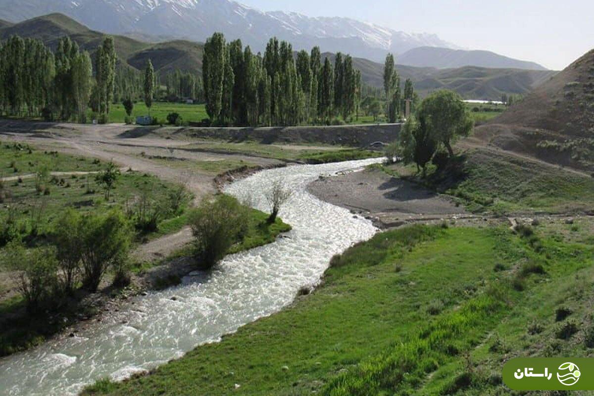 تصویری جالب از چشمه‌اعلای دماوند در سال ۱۳۱۷ که زمین شناس آمریکایی گرفته است