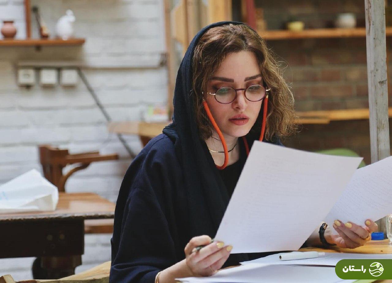 جدیدترین تصاویر بهنوش طباطبایی در حال خواندن یک نمایشنامه جدید جدیدترین تصاویر بهنوش طباطبایی در حال خواندن یک نمایشنامه جدید