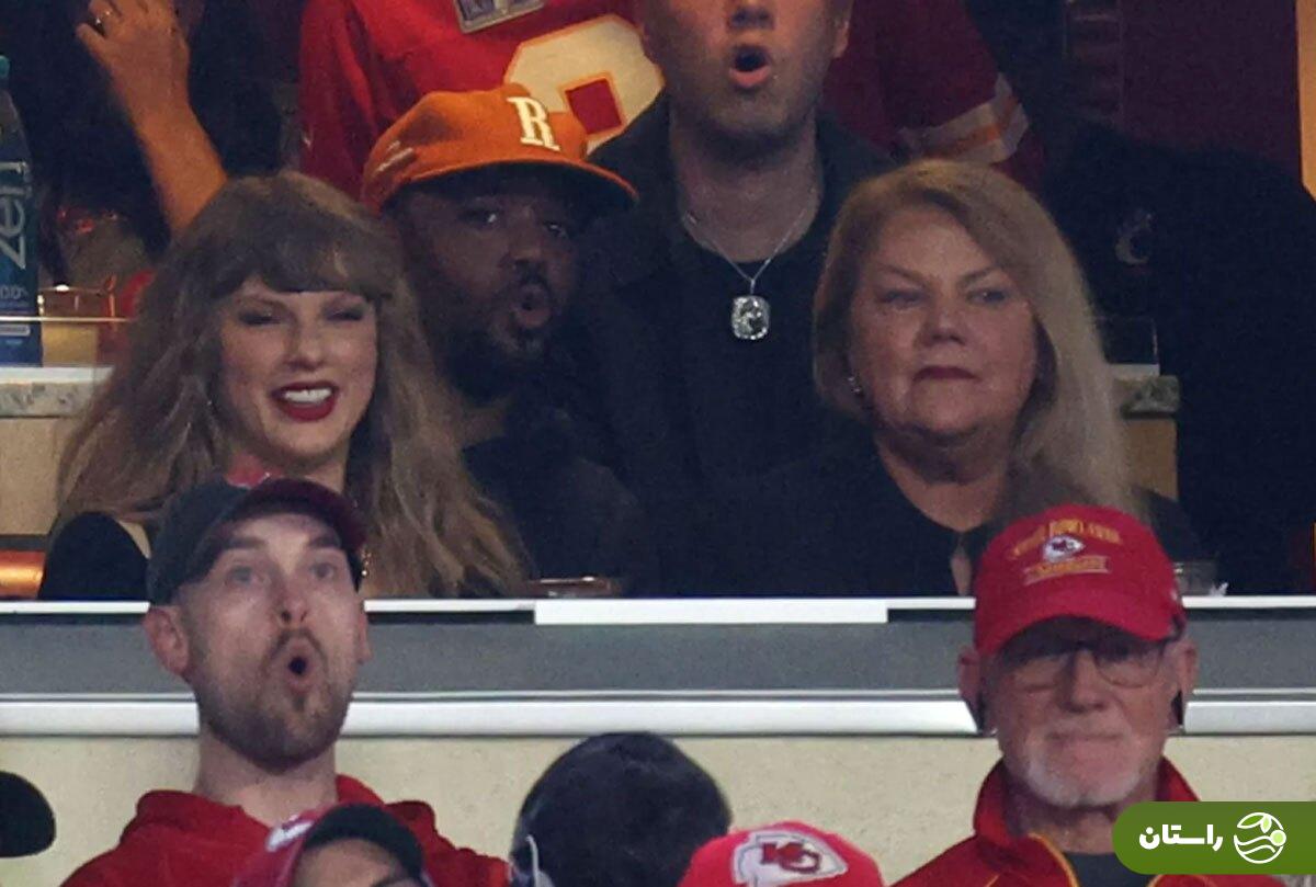 تصاویر | مادر و برادر تیلور سوئیفت در حال تشویق دوست پسر تیلور تصاویر | مادر و برادر تیلور سوئیفت در حال تشویق دوست پسر تیلور